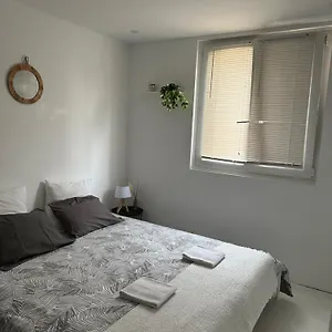  Séjour chez l'habitant Privat In Private Security With Free Parking, 1 Minute From Tramway, 9 Minutes From De Center, Accessible Transports